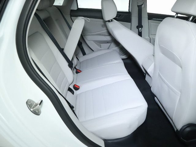 Used 2024 Volkswagen Jetta SE w/ Panoramic Sunroof Package FWD image 32