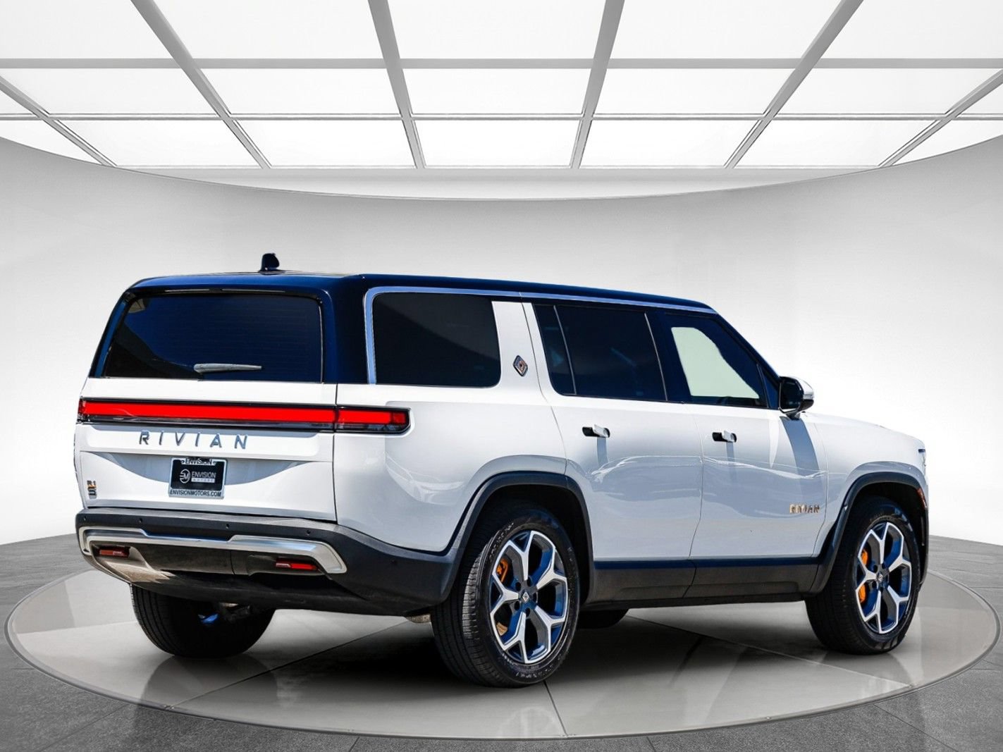 Used 2024 Rivian R1S Adventure AWD/4WD image 4