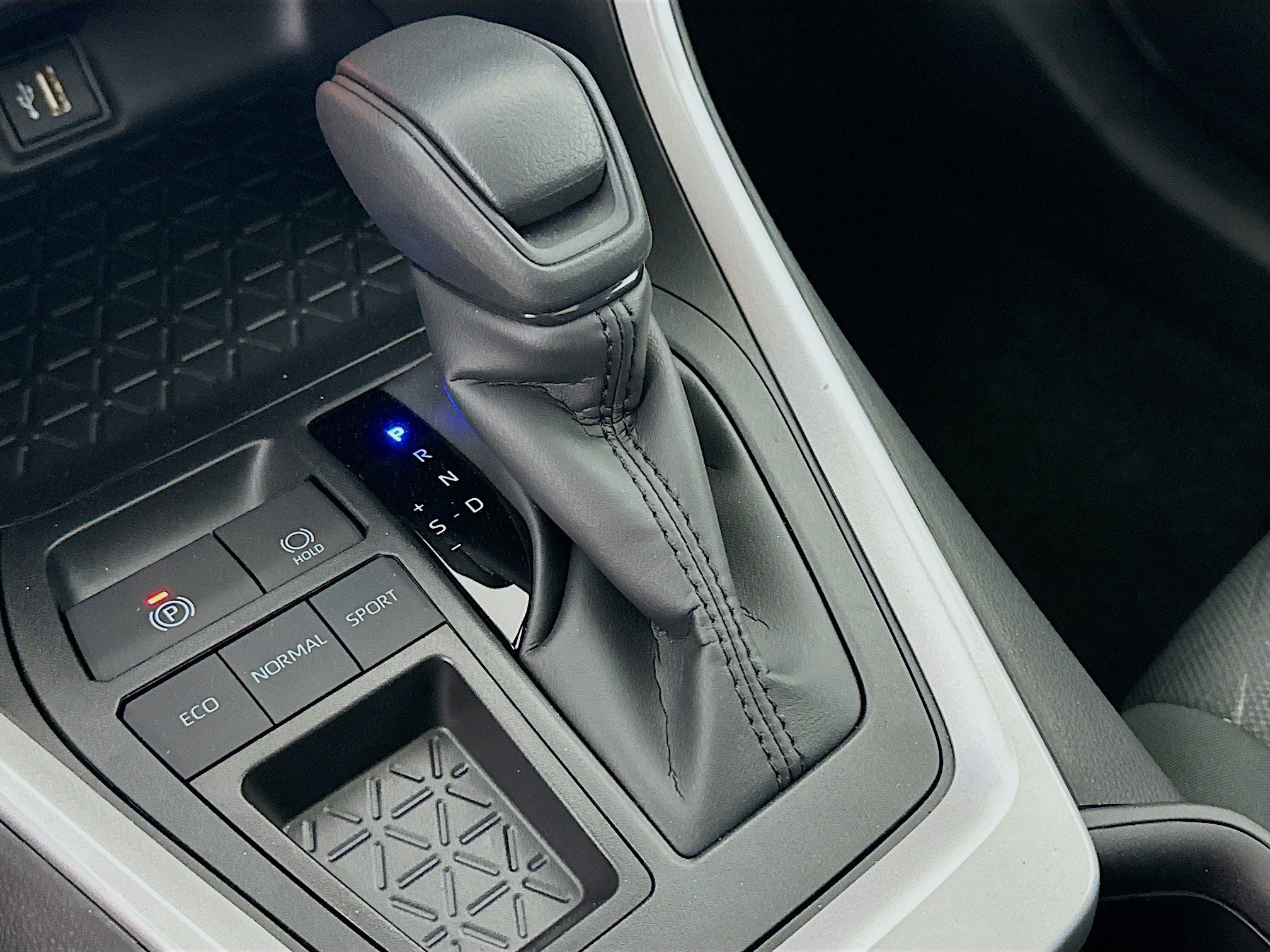 Used 2025 Toyota RAV4 XLE w/ Convenience Package image 24