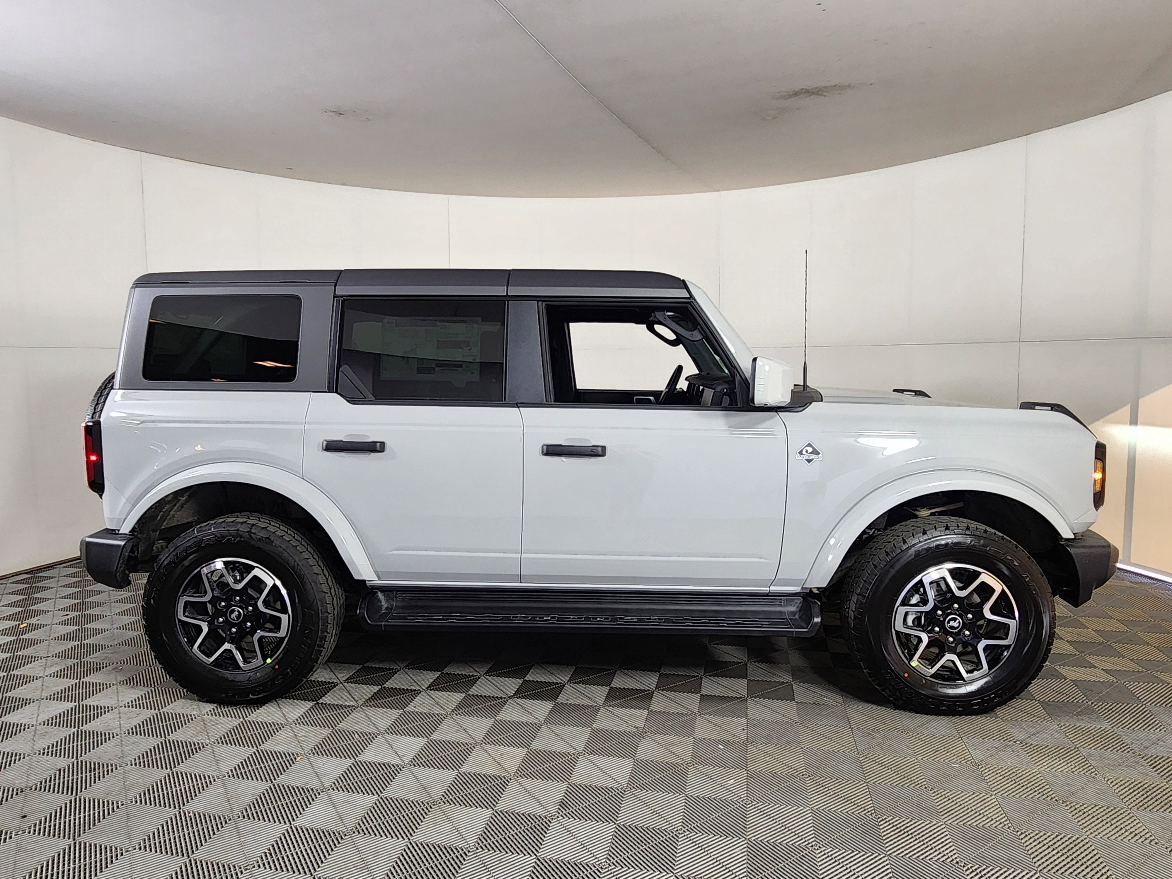 New 2026 Ford Bronco Outer Banks image 8