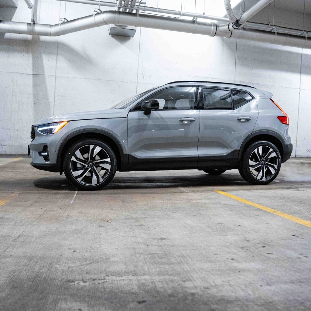 New 2026 Volvo XC40 B5 Ultra image 3