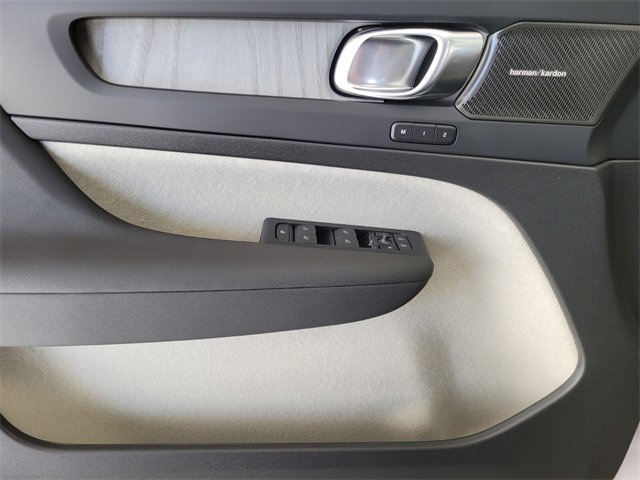 New 2026 Volvo XC40 B4 Plus w/ Climate Package image 22