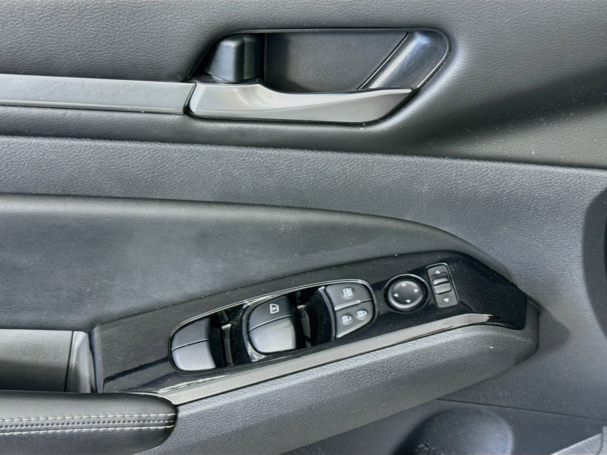 Used 2023 Nissan Altima 2.5 SV AWD/4WD image 17