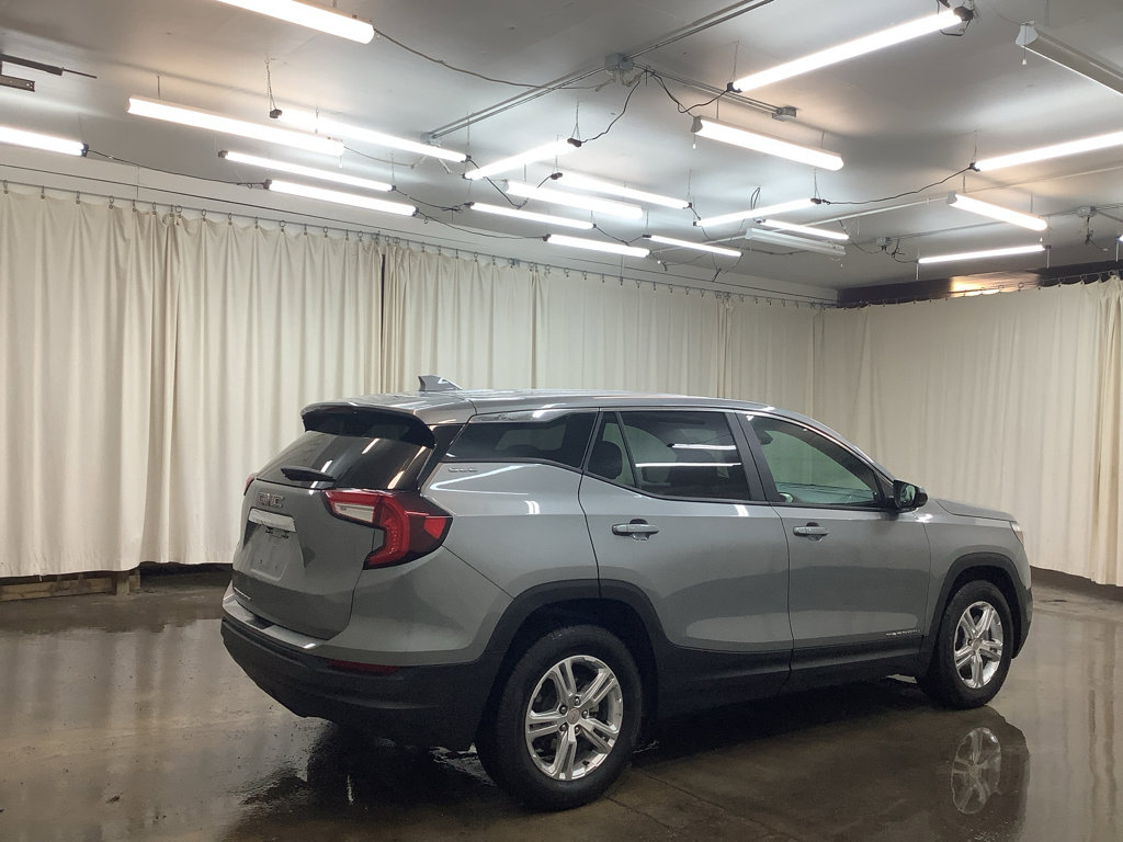 Used 2024 GMC Terrain SLE image 6