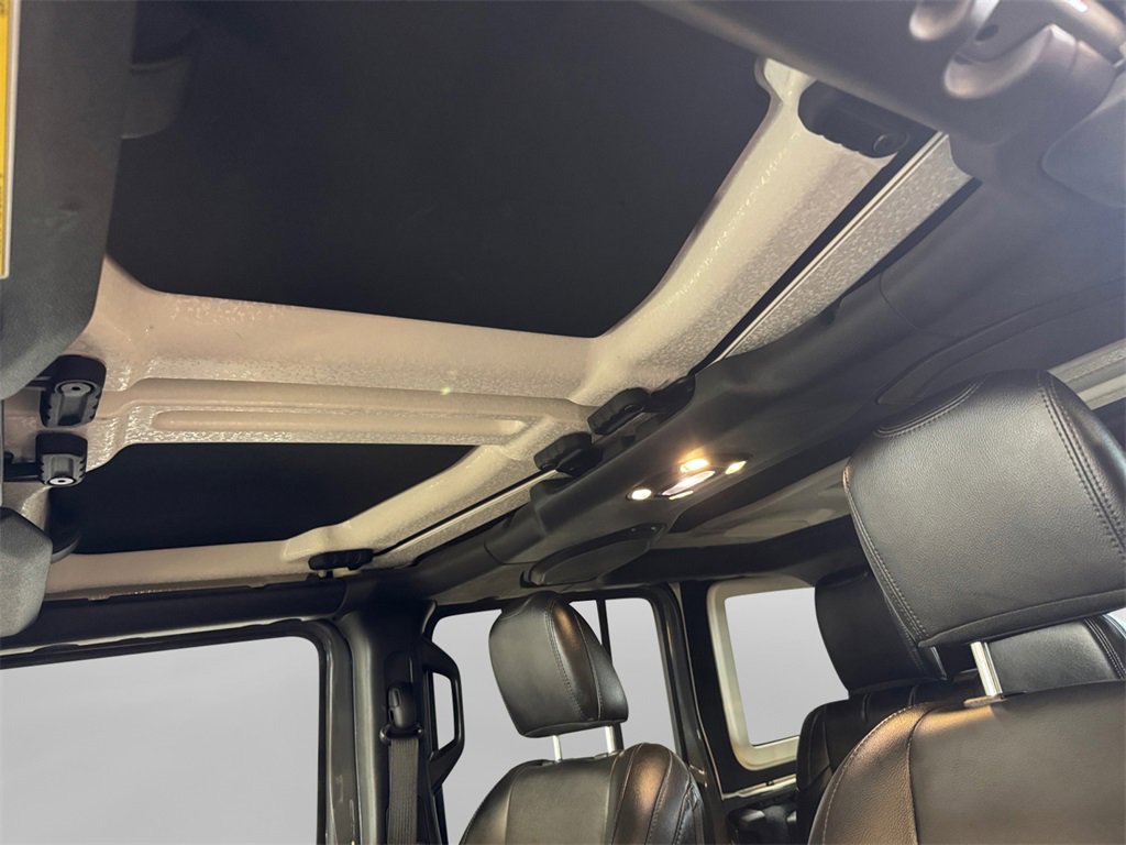Used 2020 Jeep Wrangler Unlimited Sahara image 23