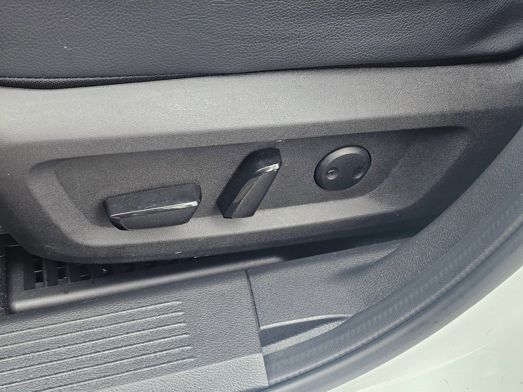 Used 2022 Nissan Rogue SL w/ SL Premium Package image 32