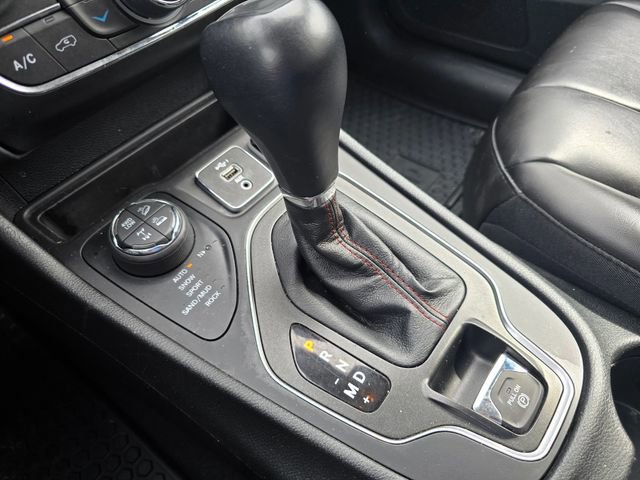 Used 2022 Jeep Cherokee Trailhawk w/ Comfort/Convenience Group AWD/4WD image 18