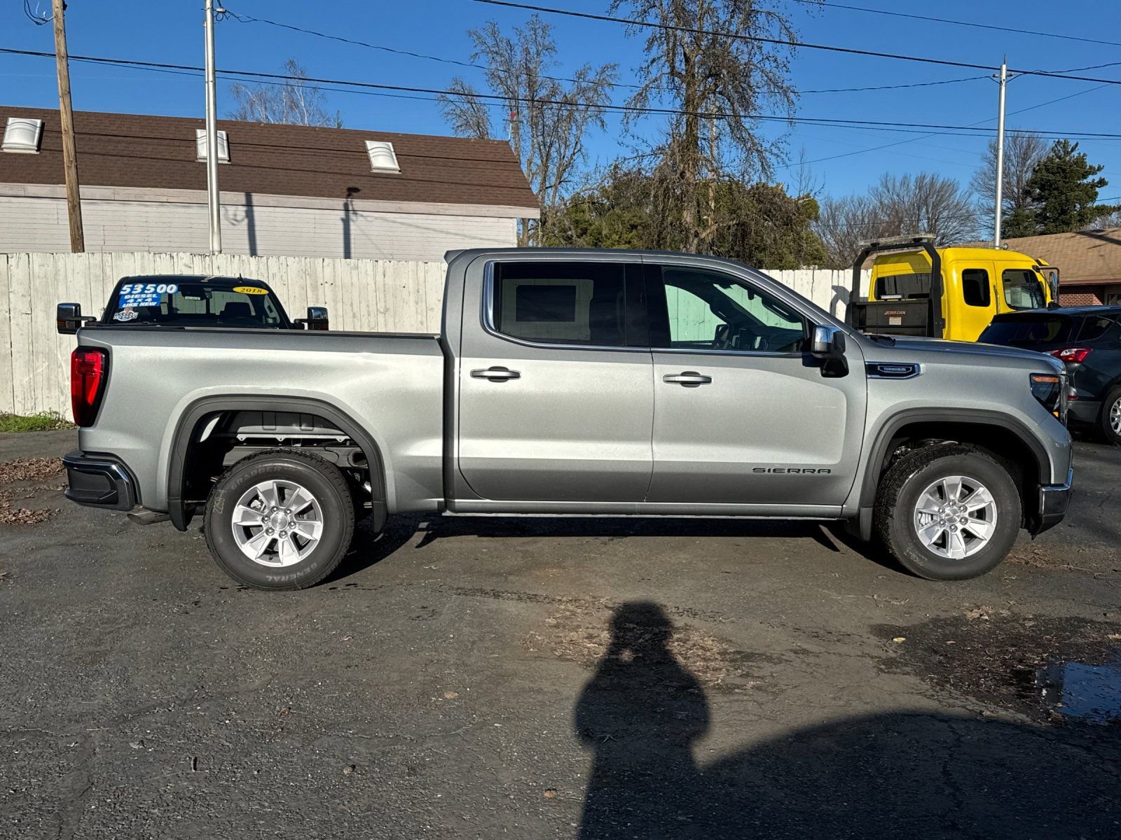 New 2026 GMC Sierra 1500 SLE RWD image 2