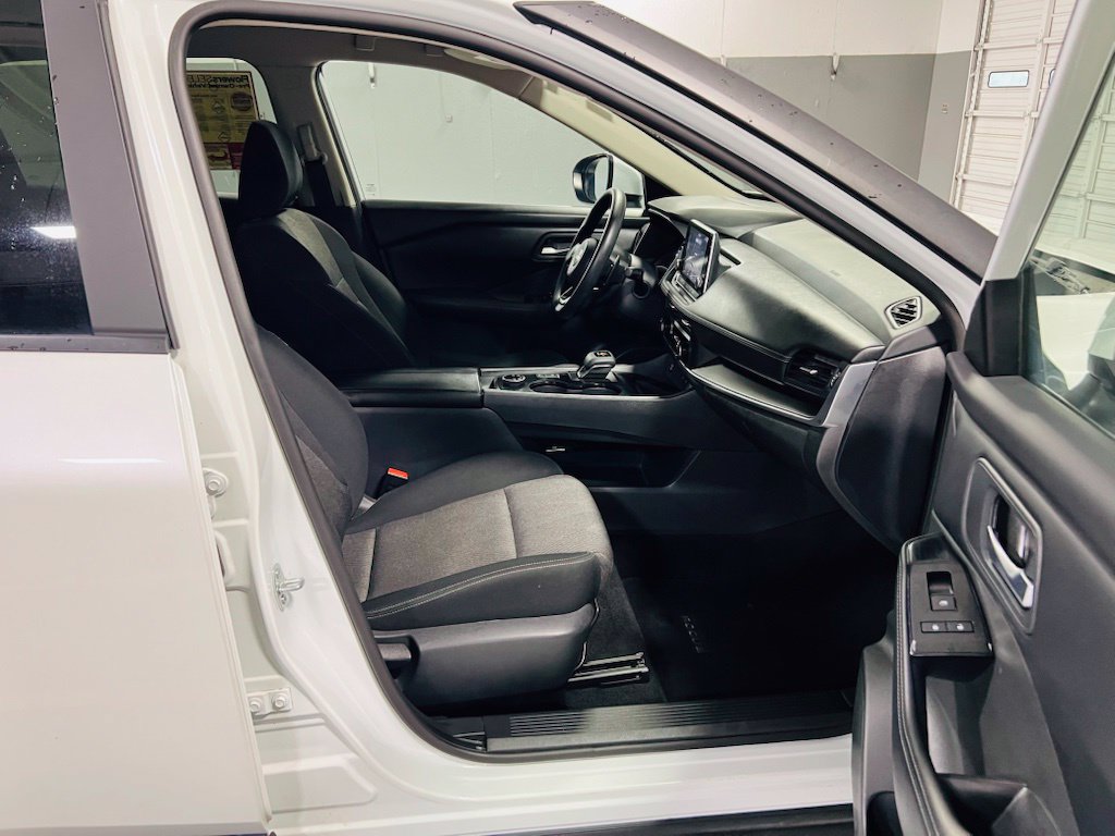 Used 2024 Nissan Rogue SV AWD/4WD image 29