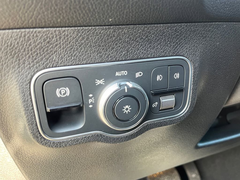 Certified 2025 Mercedes-Benz GLB 250 4MATIC image 23