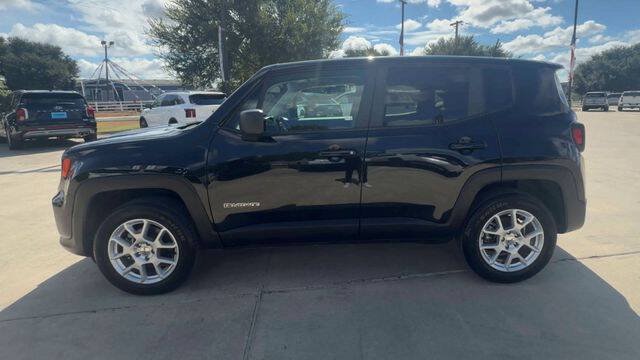 Used 2023 Jeep Renegade Latitude AWD/4WD image 5