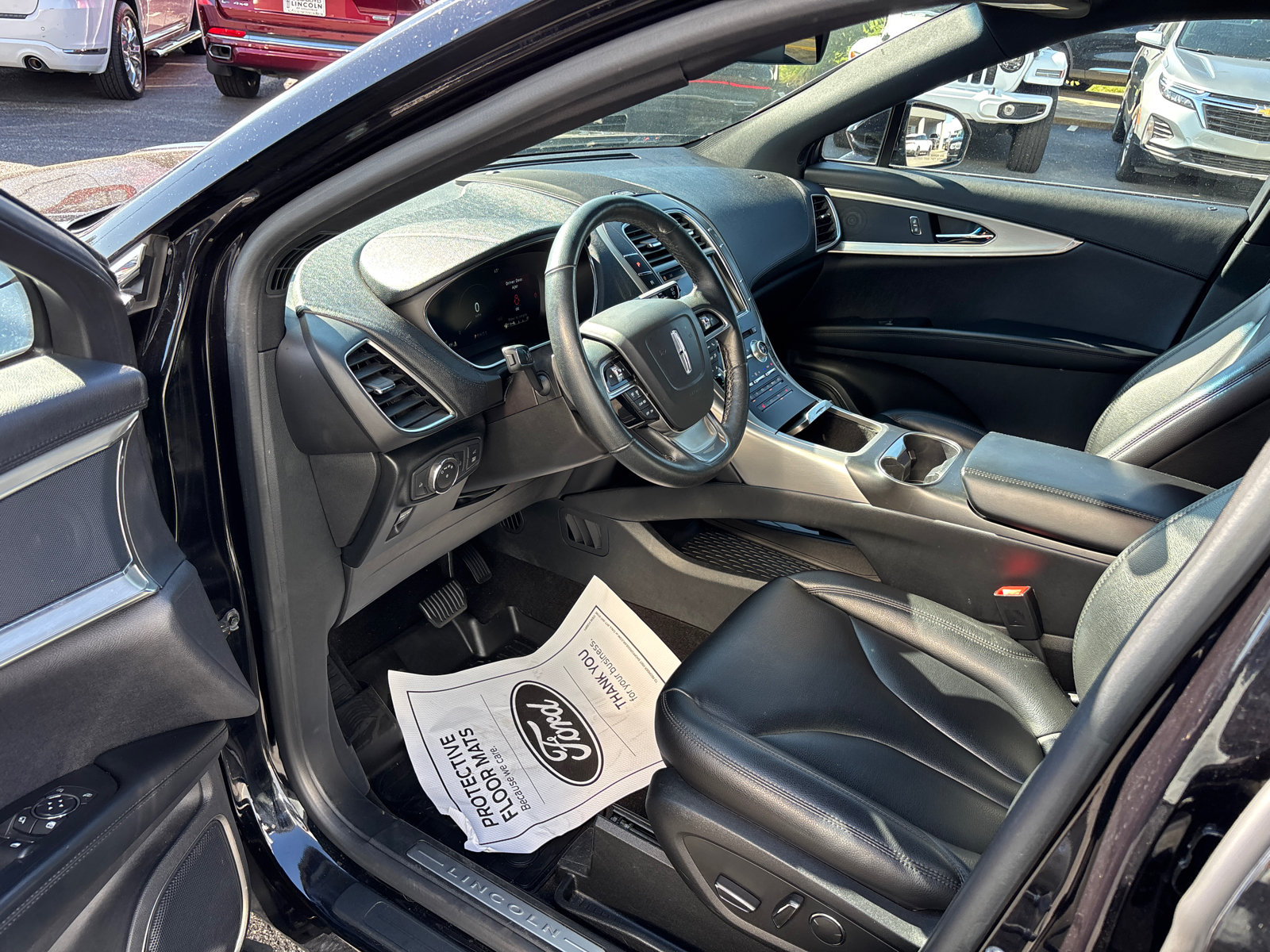 Used 2019 Lincoln Nautilus Premier AWD/4WD image 23