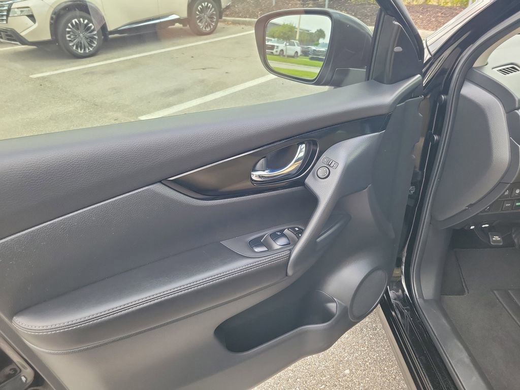 Certified 2022 Nissan Rogue Sport SV image 22