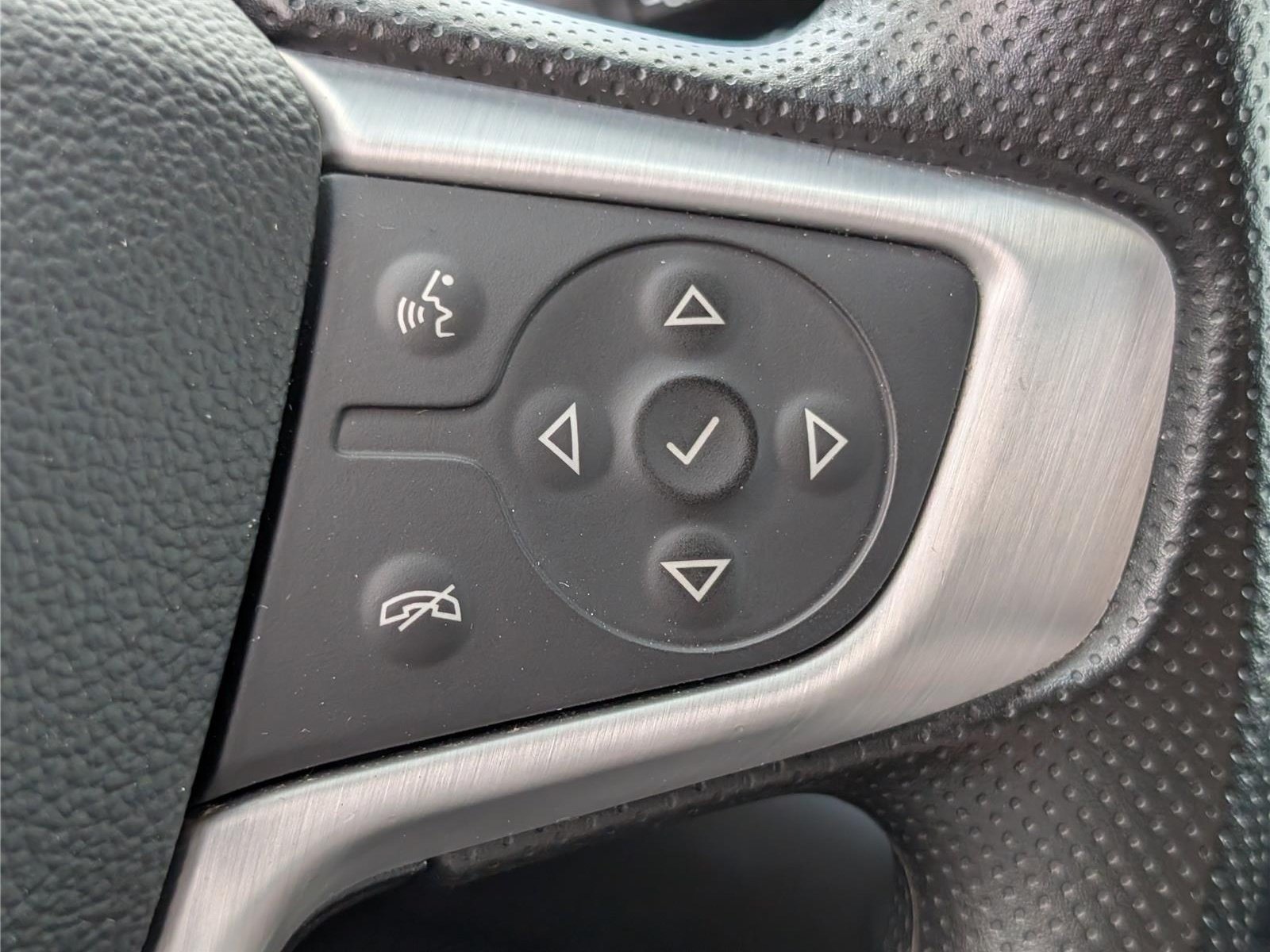 Used 2024 GMC Terrain SLE FWD image 21