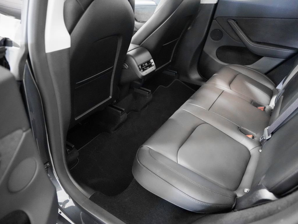 Used 2024 Tesla Model Y Long Range AWD/4WD image 25