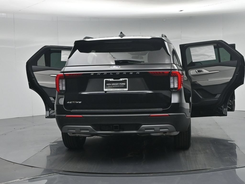 New 2026 Ford Explorer Active w/ Active Comfort Package RWD image 32