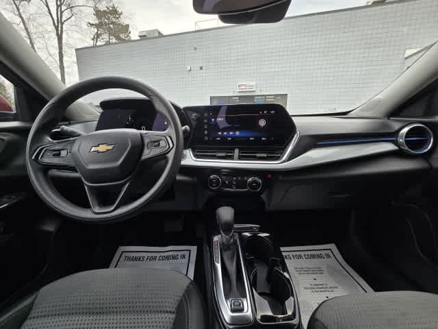 Used 2024 Chevrolet Trax LT FWD image 15