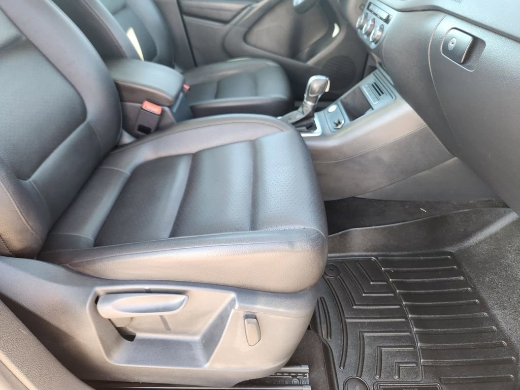 Used 2016 Volkswagen Tiguan S image 17