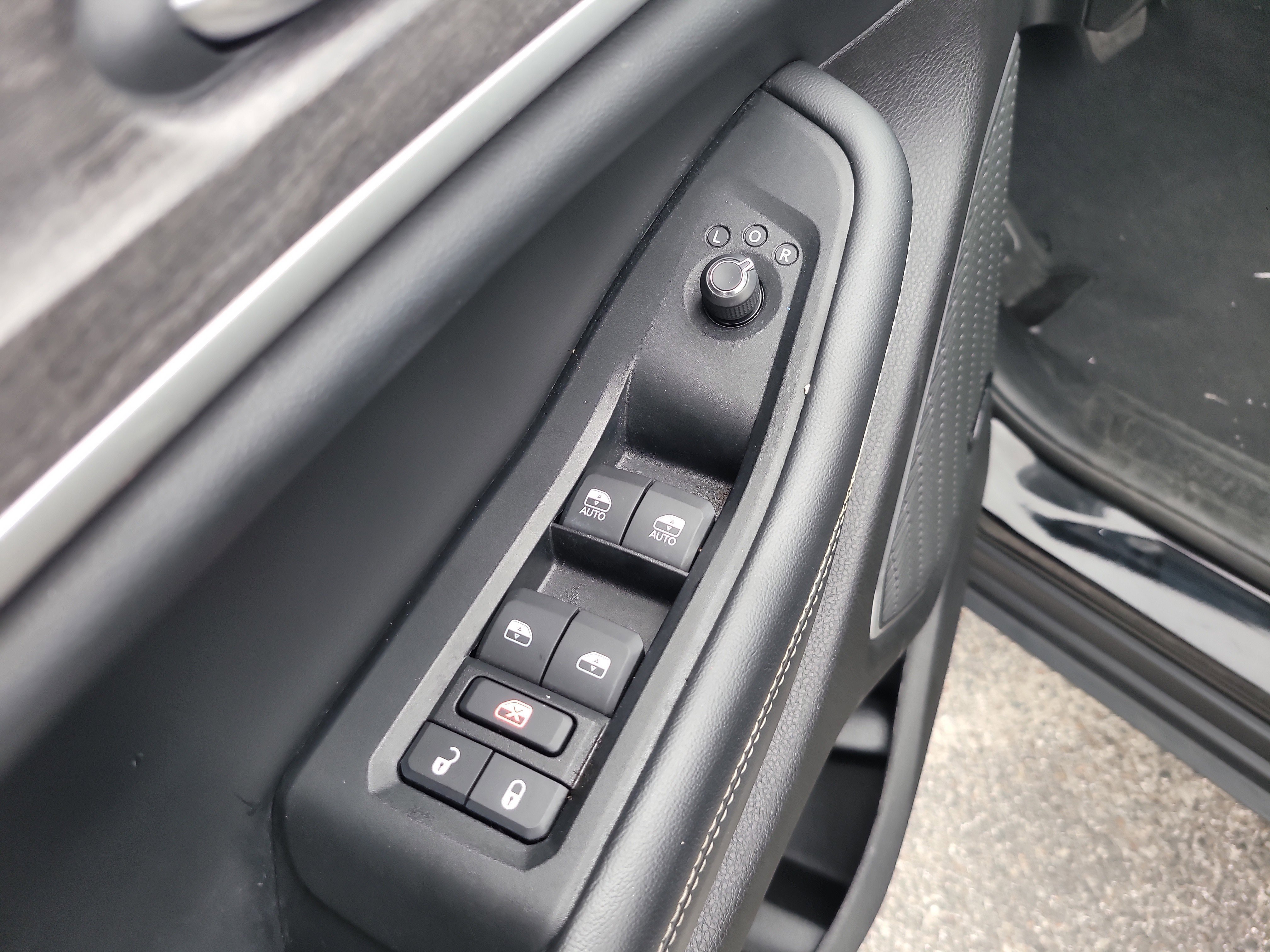 Used 2023 Jeep Grand Cherokee L Limited w/ Black Appearance Package RWD image 17