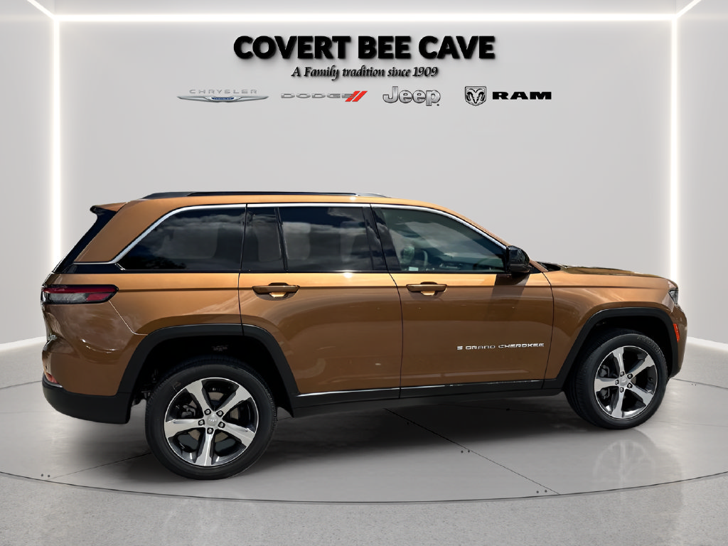 New 2026 Jeep Grand Cherokee Limited RWD image 13