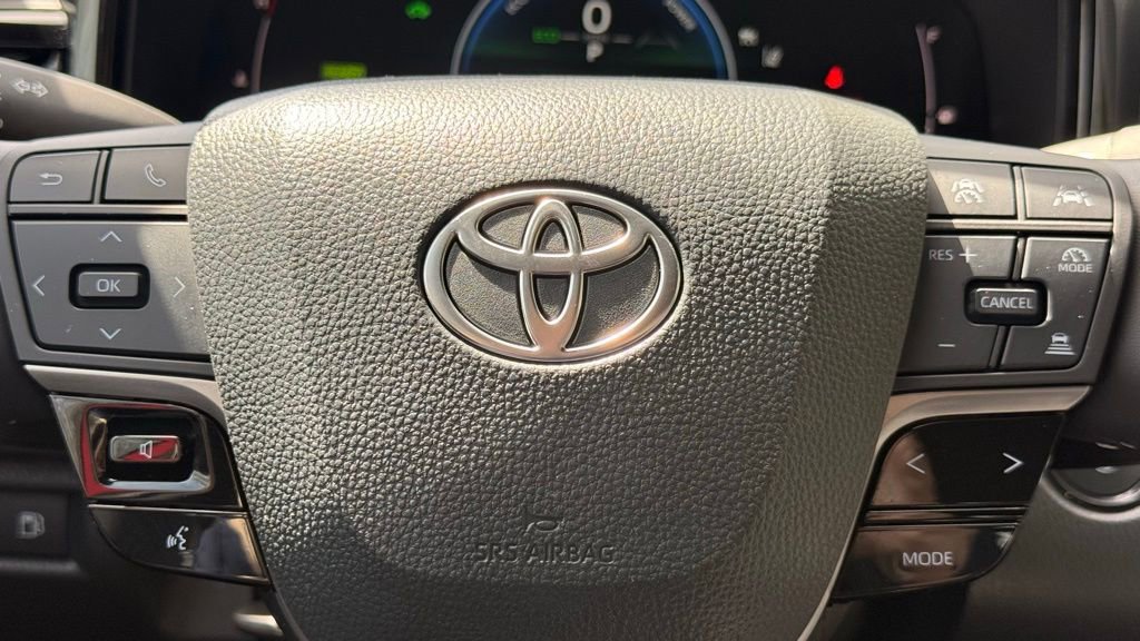 Used 2025 Toyota Camry SE image 18