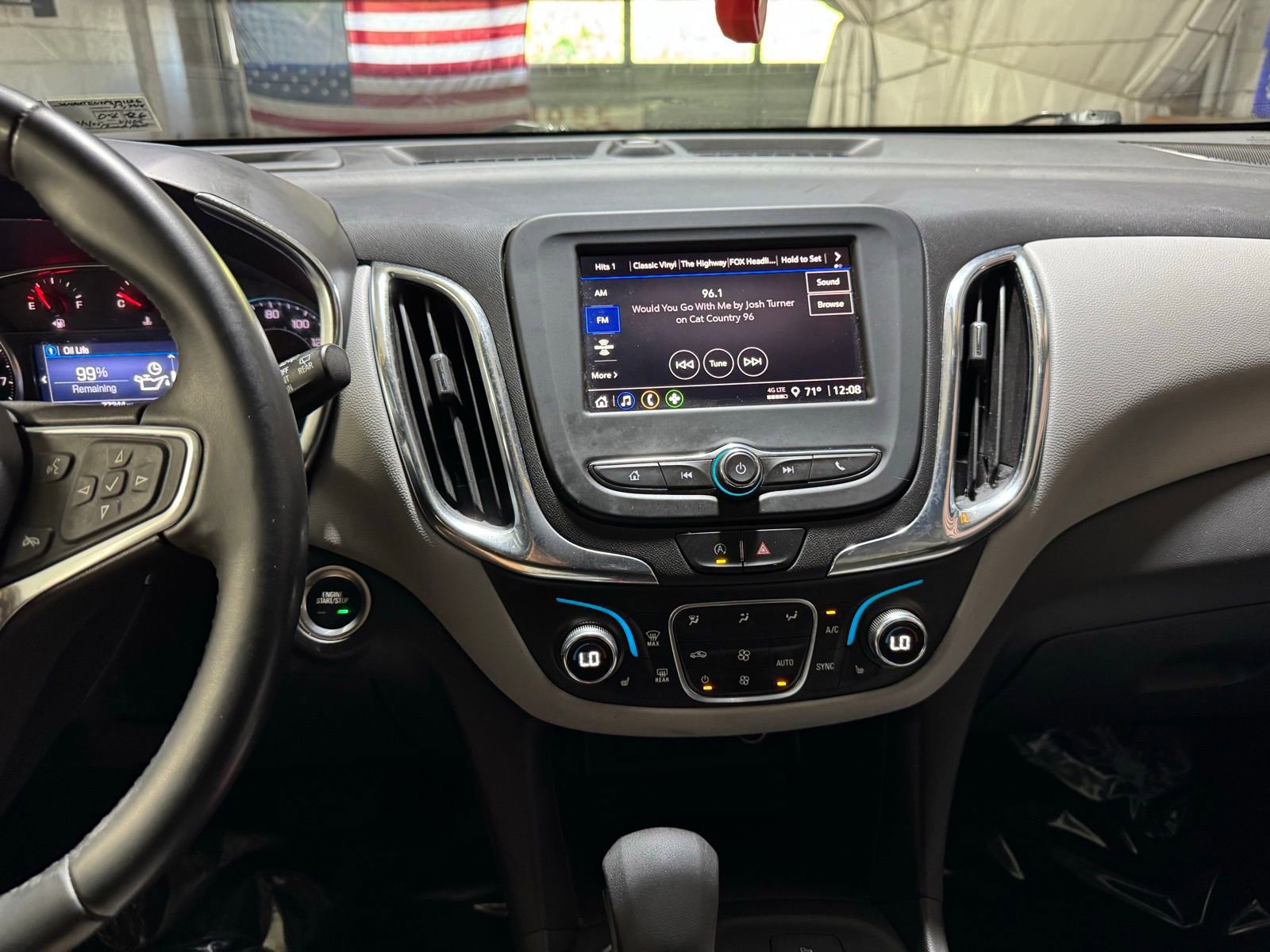 Used 2023 Chevrolet Equinox LT w/ Driver Convenience Package image 26