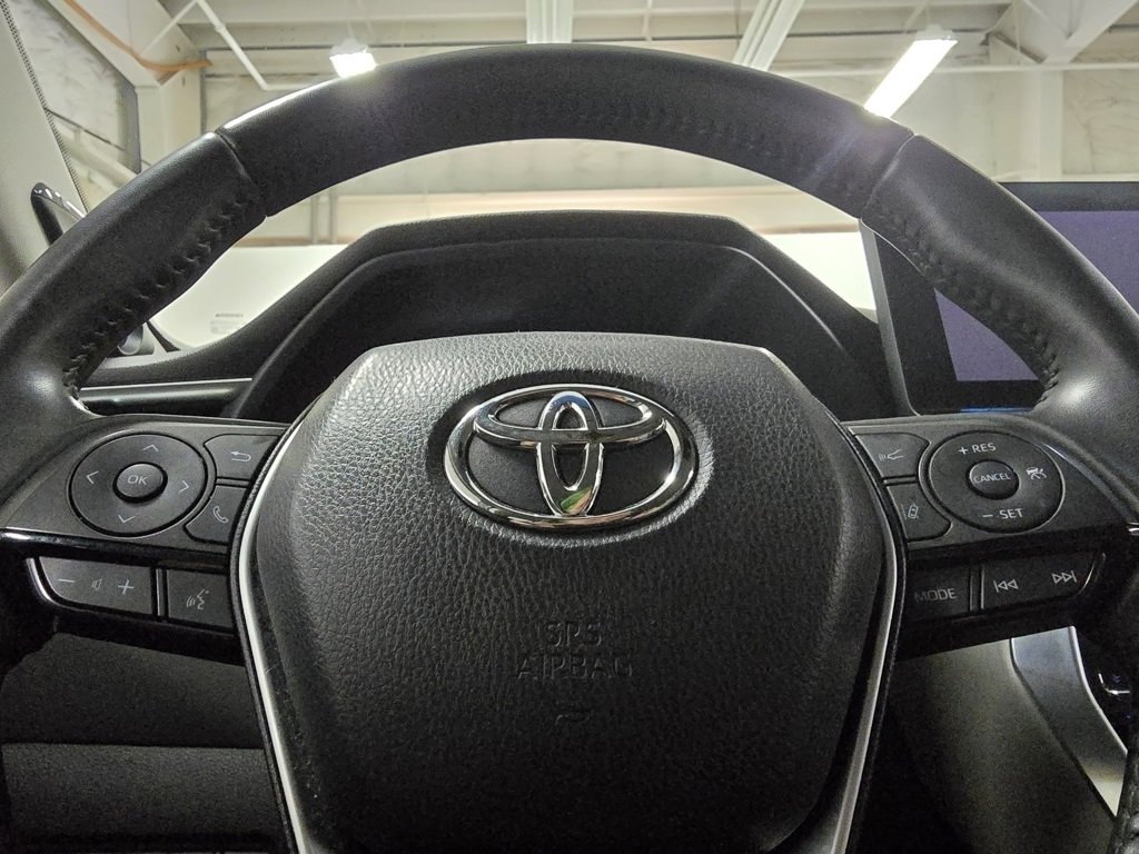 Used 2024 Toyota Venza XLE image 27