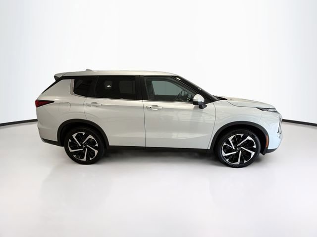Used 2023 Mitsubishi Outlander SE image 8