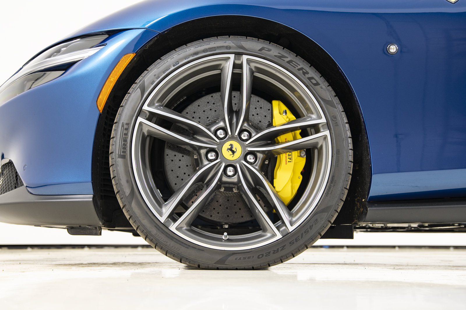 Certified 2025 Ferrari Roma Spider RWD image 18