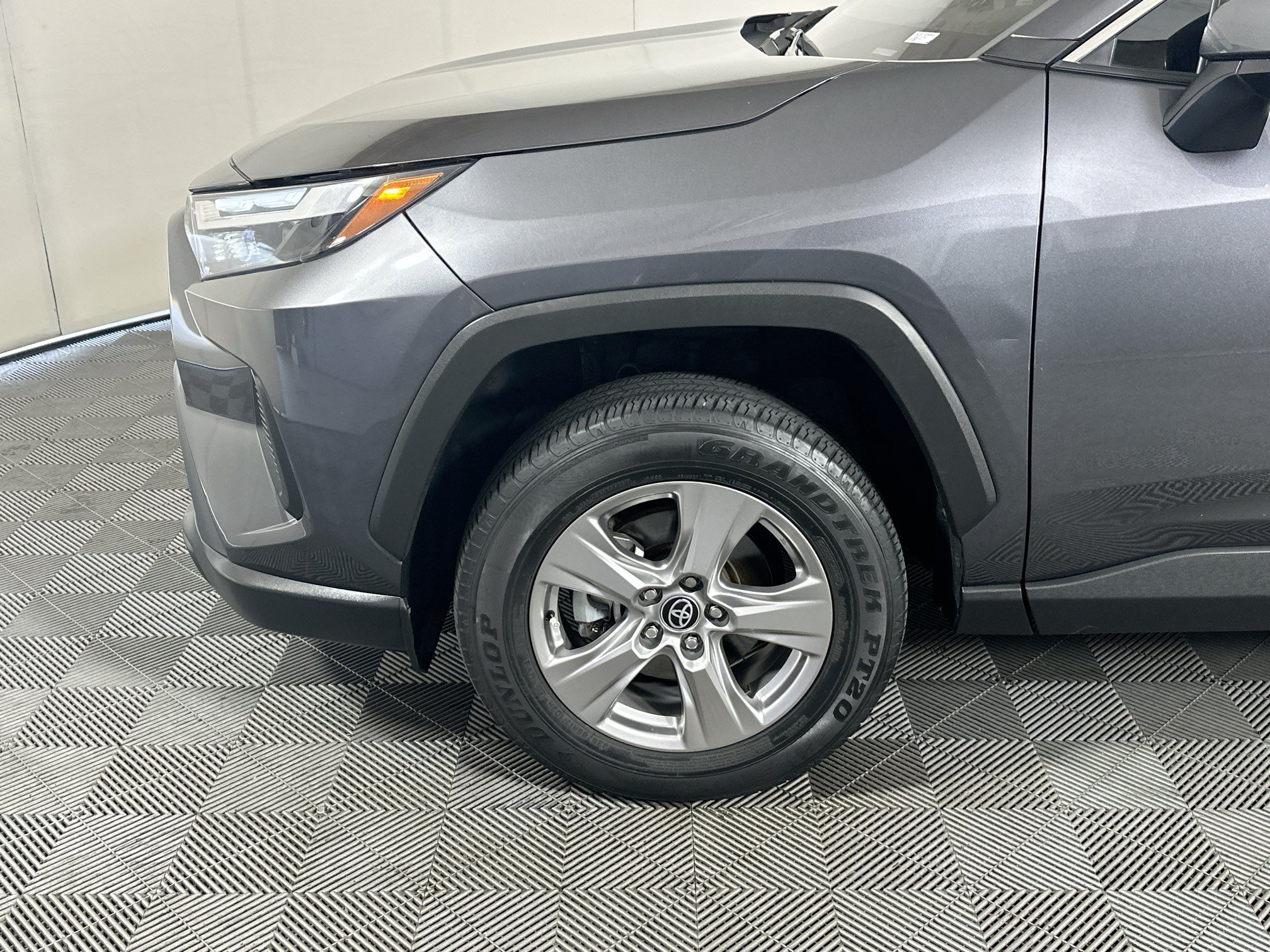 Used 2023 Toyota RAV4 XLE w/ Convenience Package FWD image 11