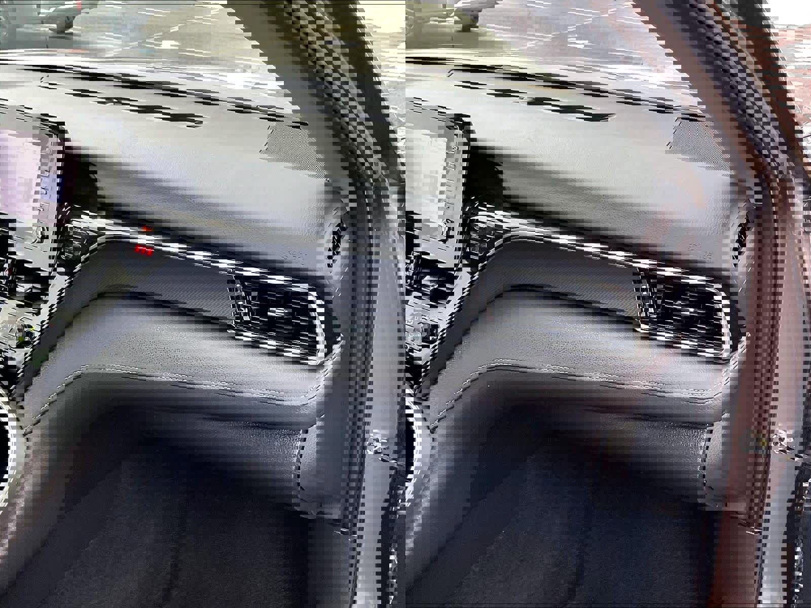 Used 2024 Toyota Camry SE image 13