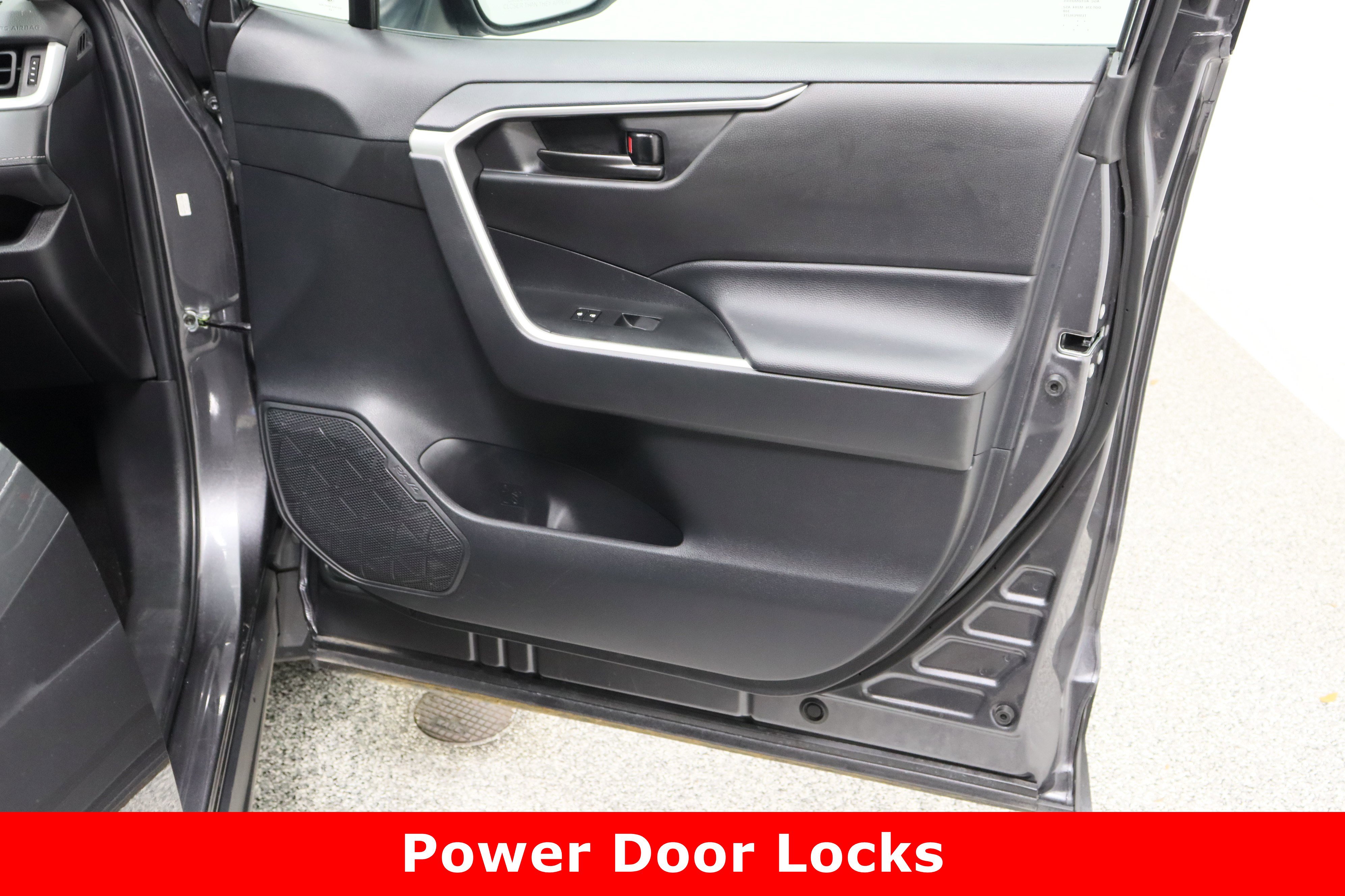 Used 2024 Toyota RAV4 LE image 31