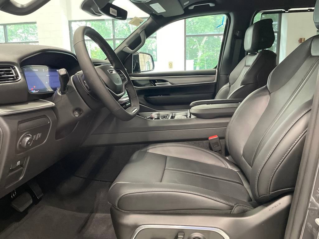 New 2025 Jeep Wagoneer Series II w/ Convenience Group I image 2