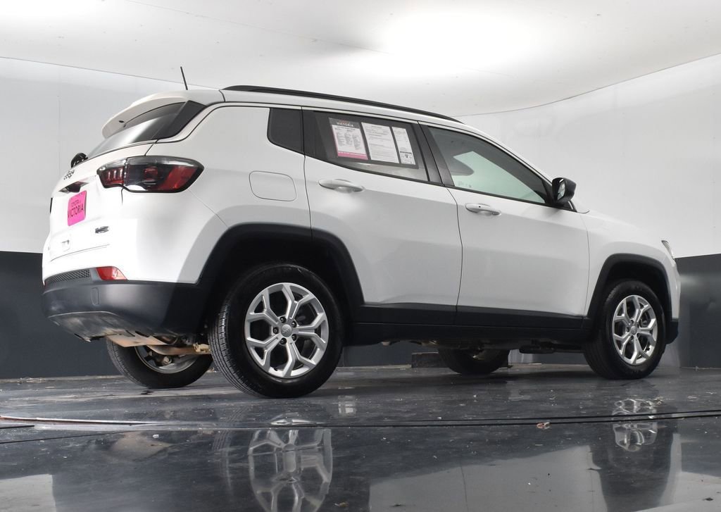 Used 2024 Jeep Compass Latitude image 20