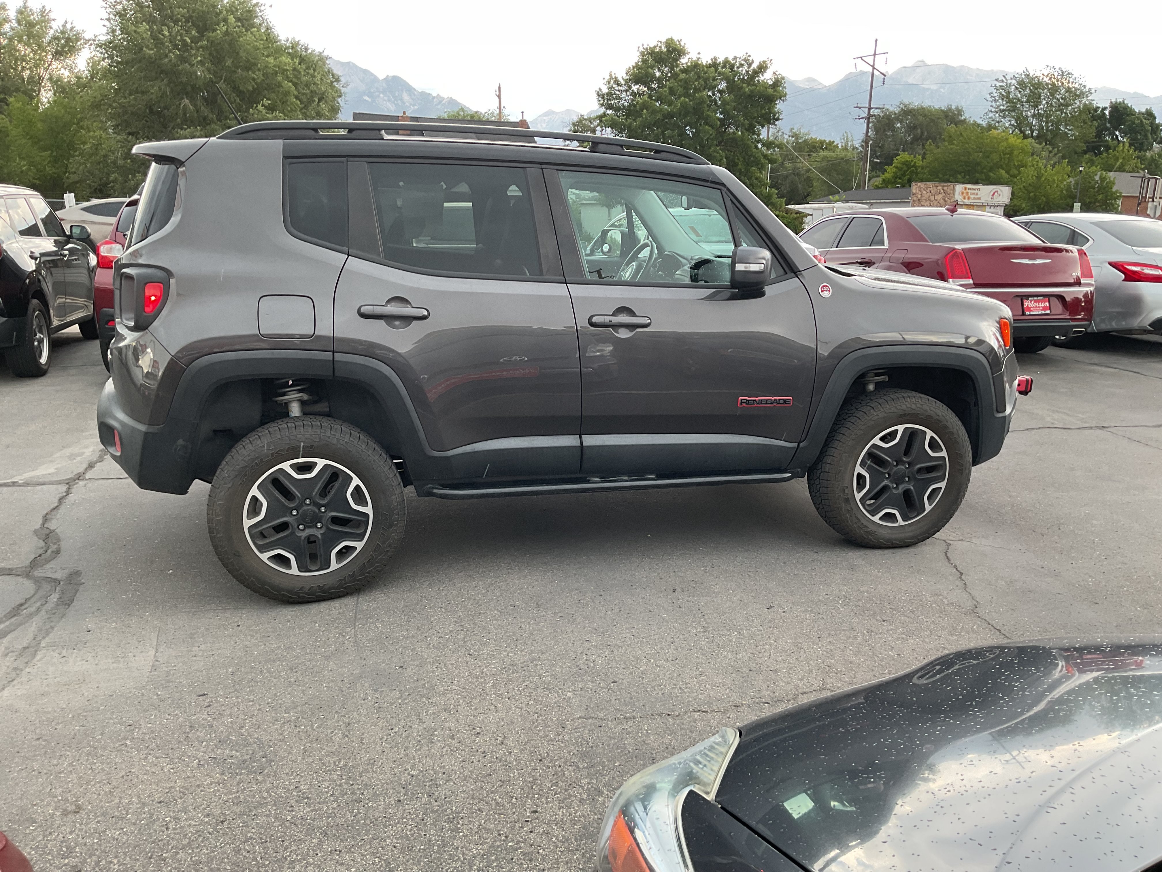 Used 2016 Jeep Renegade Trailhawk w/ Premium Trailhawk Package AWD/4WD image 4