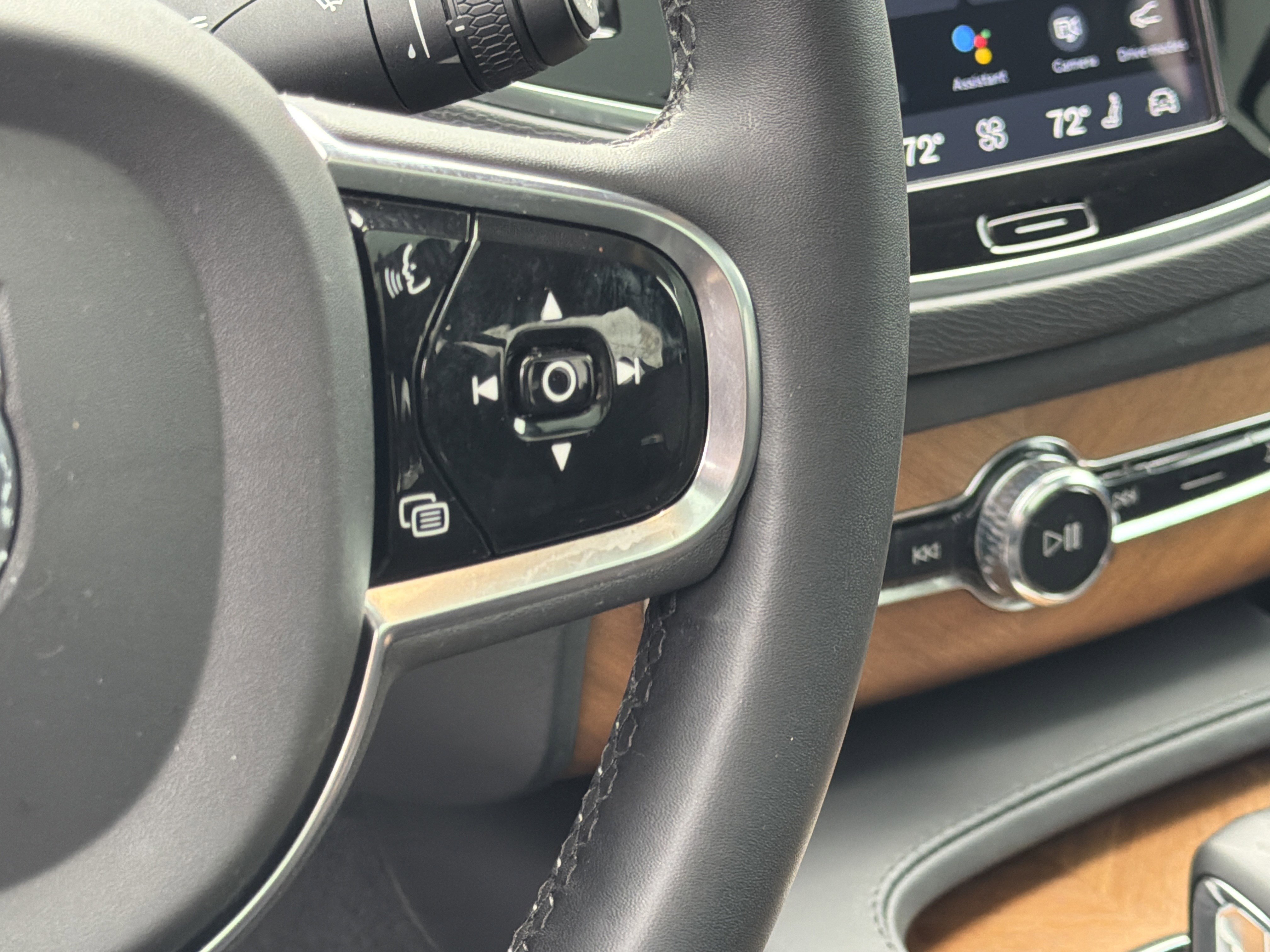 Certified 2024 Volvo XC90 B6 Plus w/ Protection Package Premier image 20