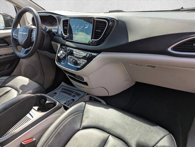 Used 2024 Chrysler Pacifica Touring-L image 22