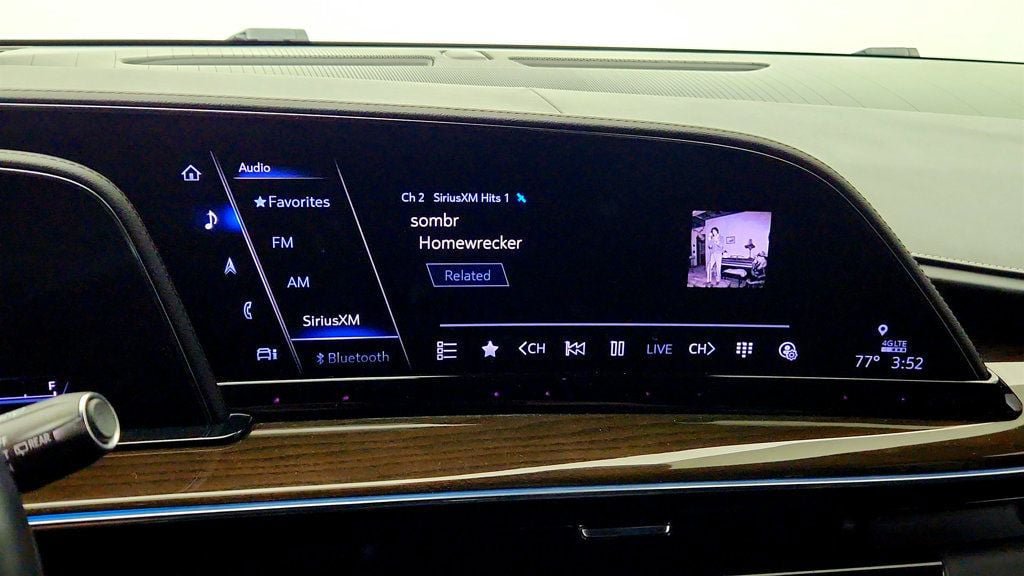 Used 2024 Cadillac Escalade Sport Platinum w/ LPO, ONYX Package AWD/4WD image 18