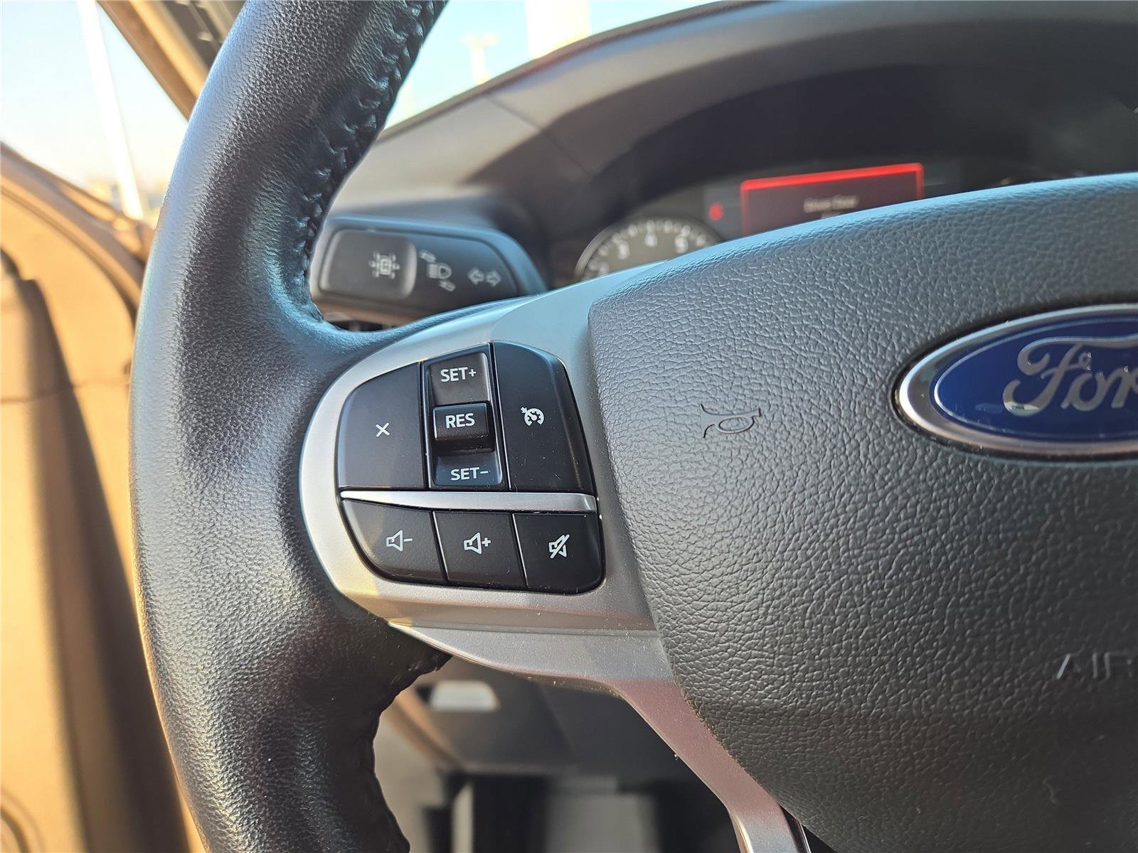 Used 2022 Ford Explorer XLT w/ Equipment Group 202A image 14