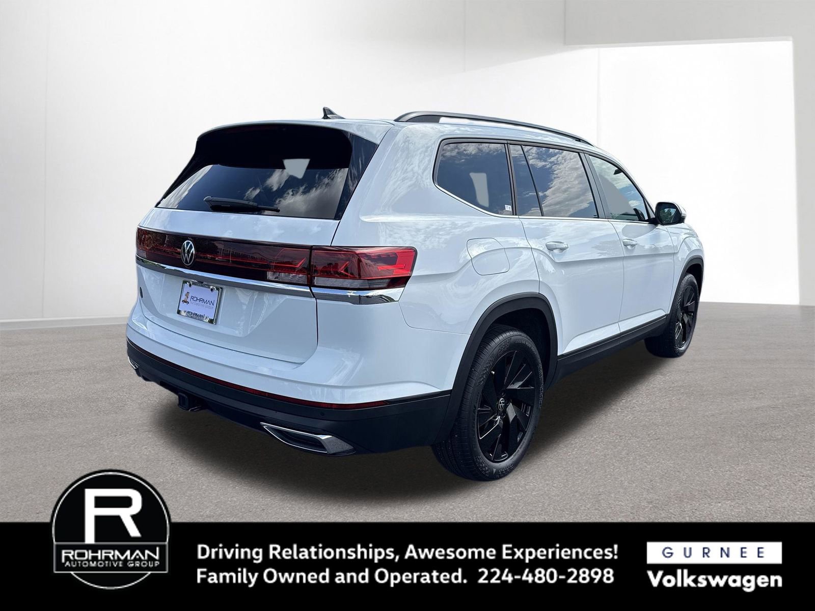 Used 2024 Volkswagen Atlas SE w/ Black Wheel Package AWD/4WD image 9