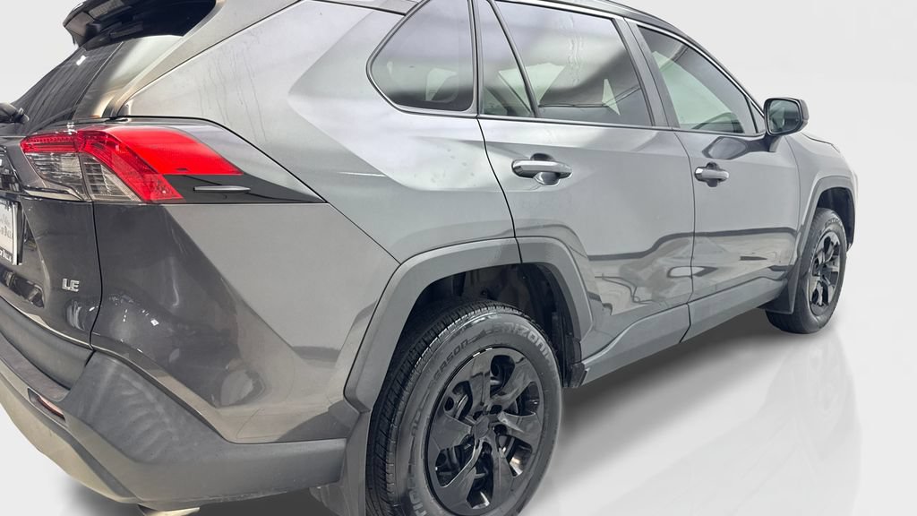 Used 2021 Toyota RAV4 LE FWD image 12
