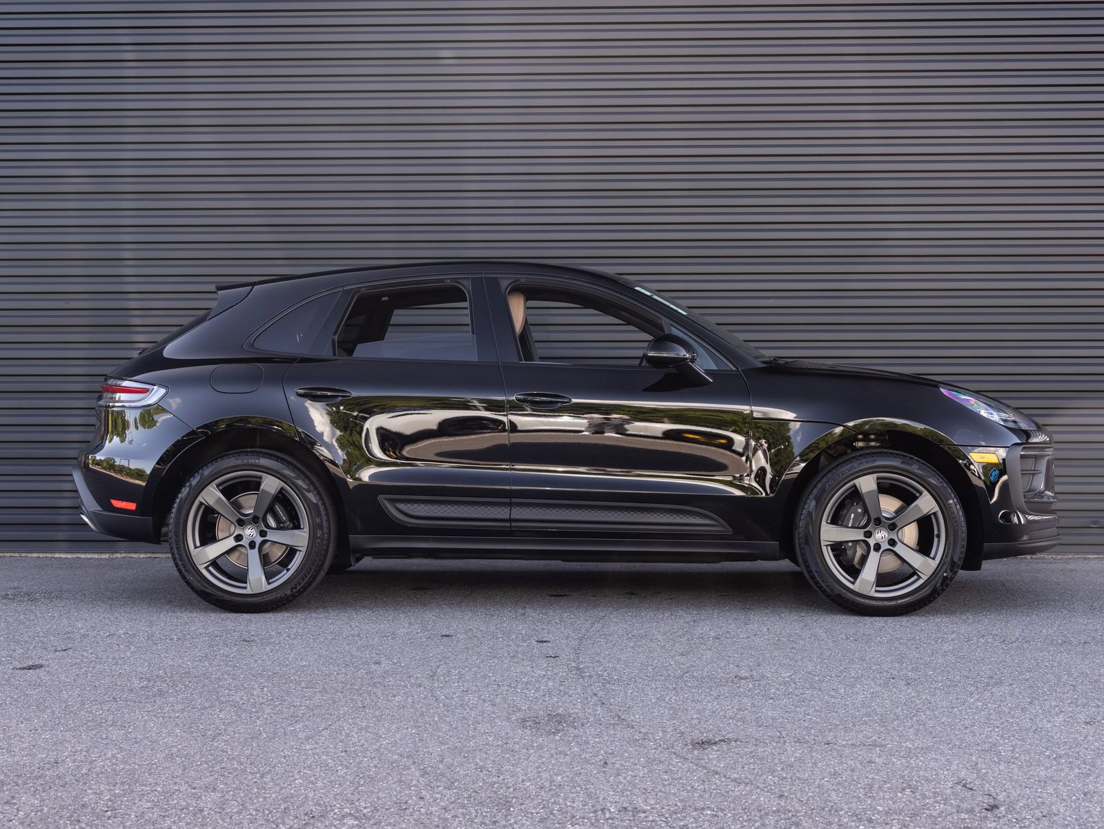Certified 2026 Porsche Macan AWD/4WD image 8