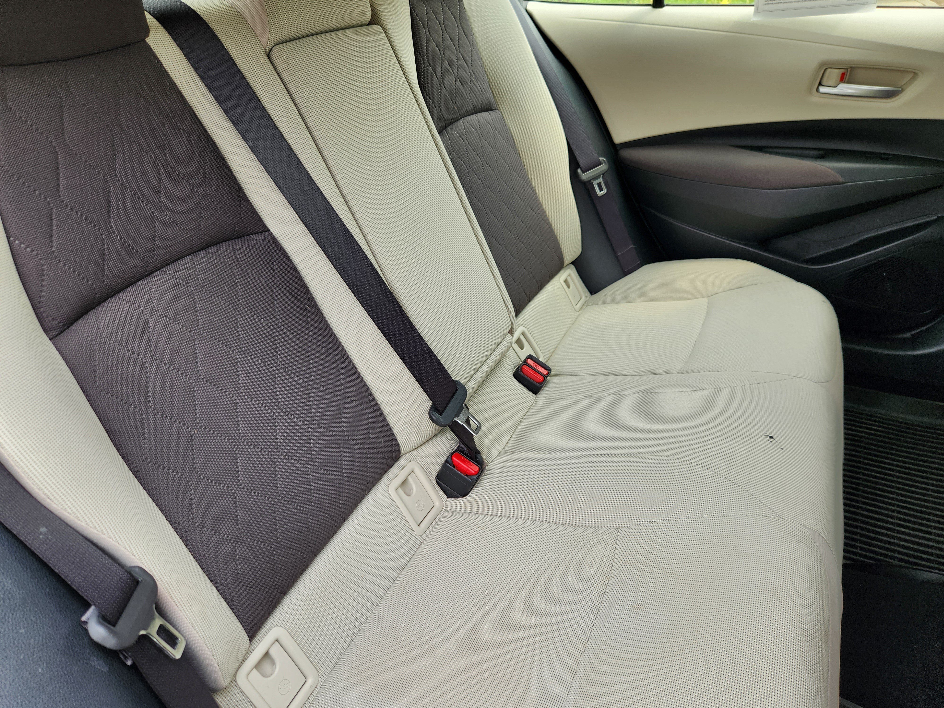 Used 2020 Toyota Corolla LE FWD image 15