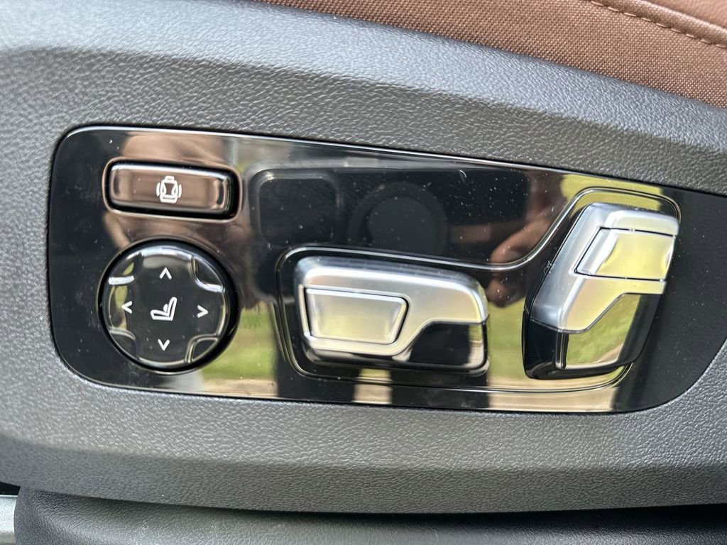 Used 2024 BMW X5 xDrive40i w/ Premium Package image 35