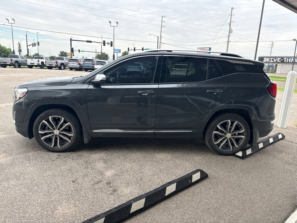 Used 2020 GMC Terrain Denali w/ Denali Premium Package AWD/4WD image 3