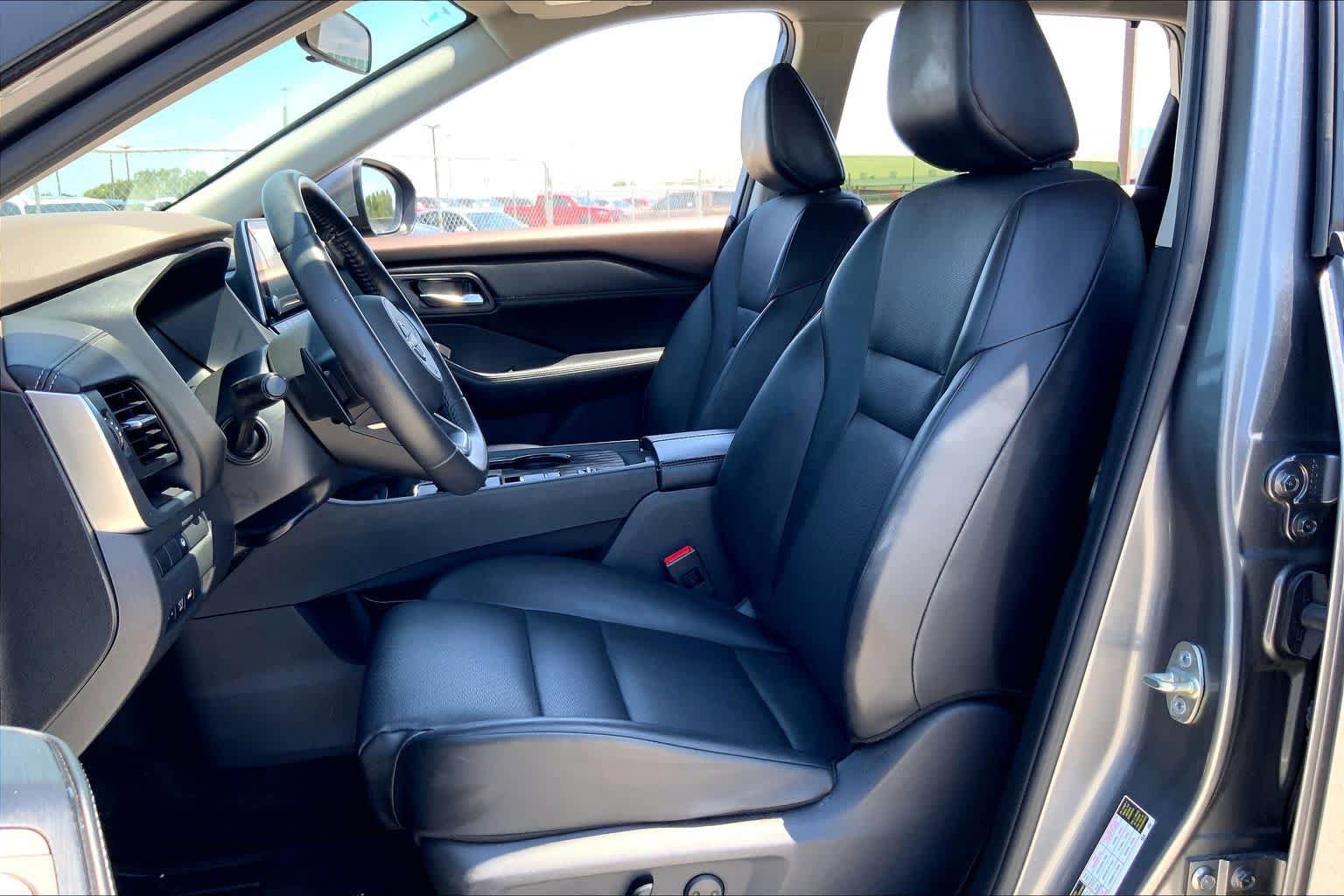 Used 2023 Nissan Rogue SV w/ SV Premium B Package FWD image 8