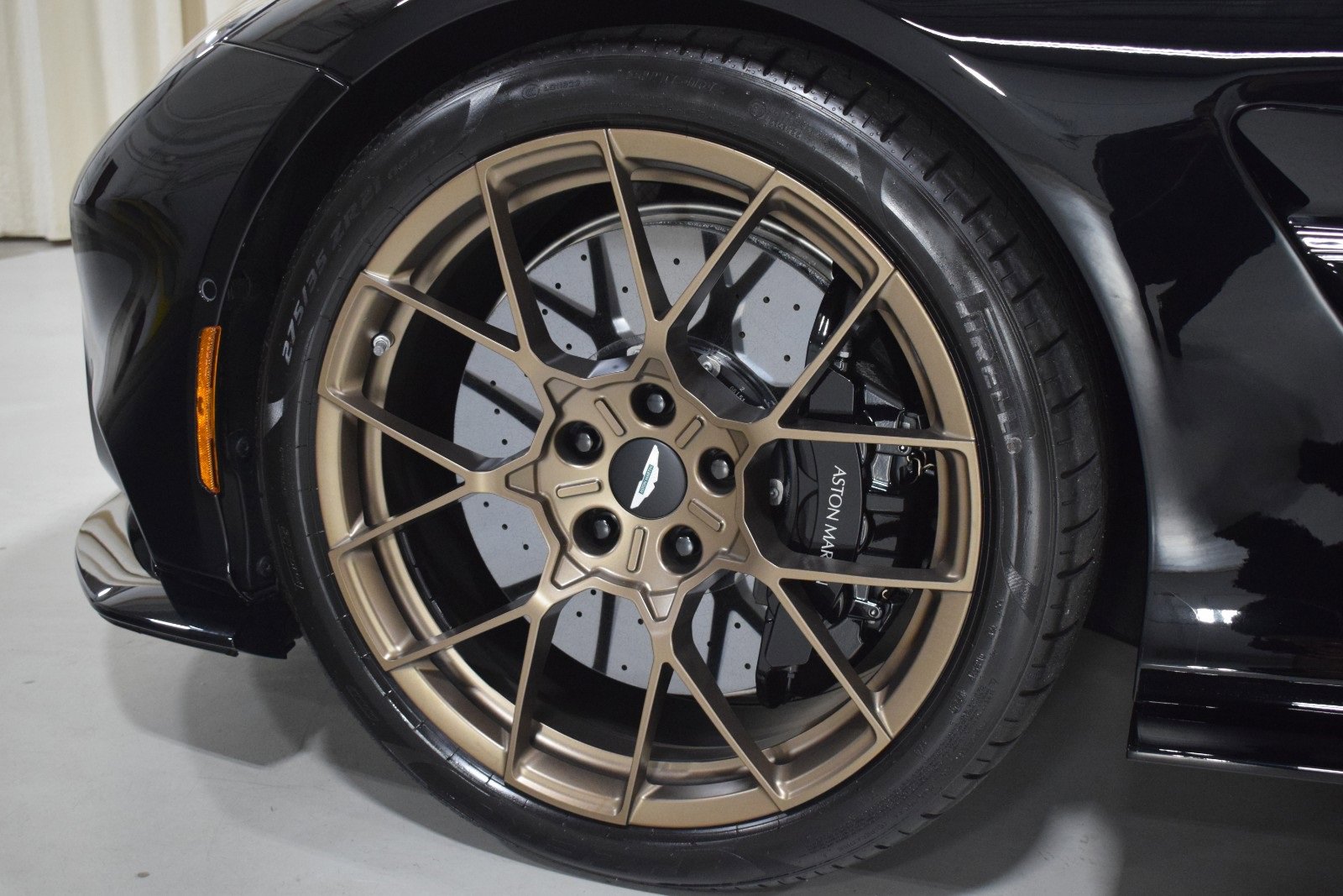 Used 2025 Aston Martin Vanquish image 6