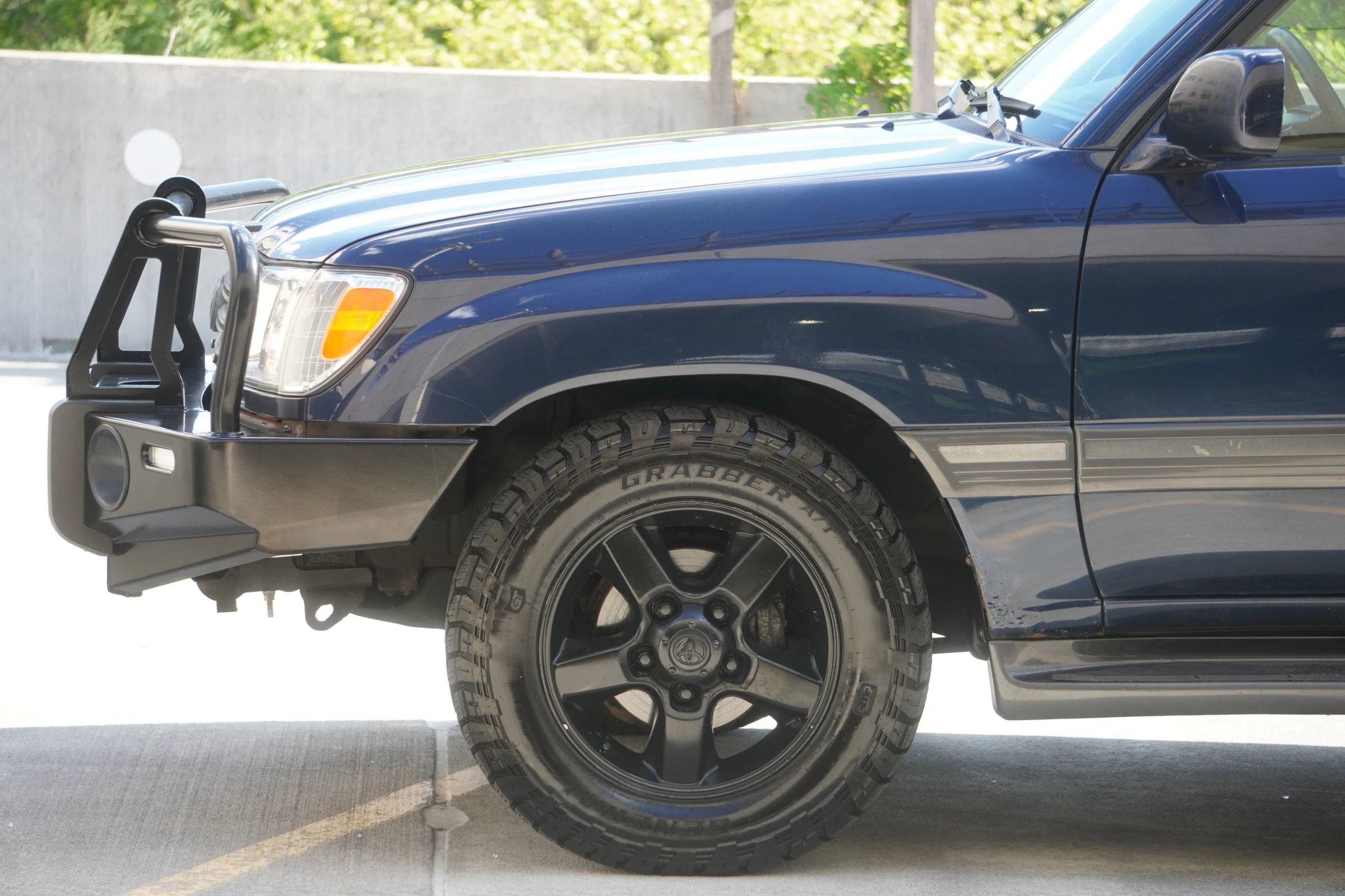 Used 2004 Toyota Land Cruiser AWD/4WD image 30