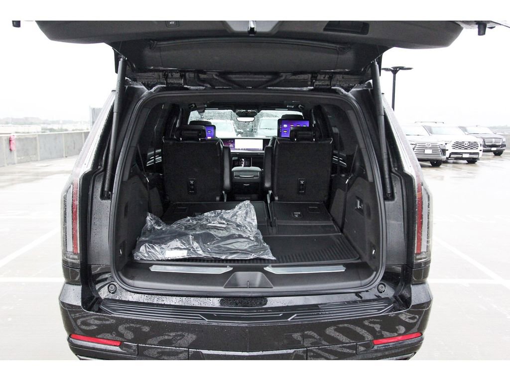 Used 2026 Cadillac Escalade Platinum Sport w/ LPO, ONYX Package AWD/4WD image 30