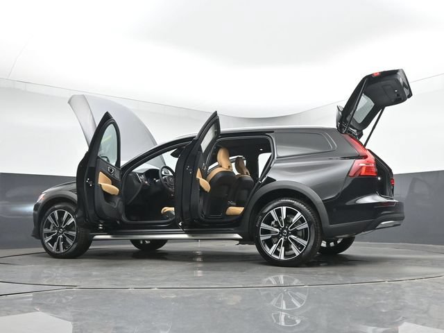 New 2026 Volvo V60 B5 Cross Country Ultra w/ Climate Package AWD/4WD image 57